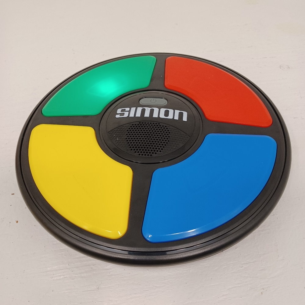 Simon Handheld game. Working